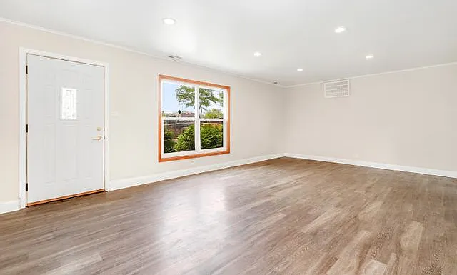 2821 Dempster St — Photo 3