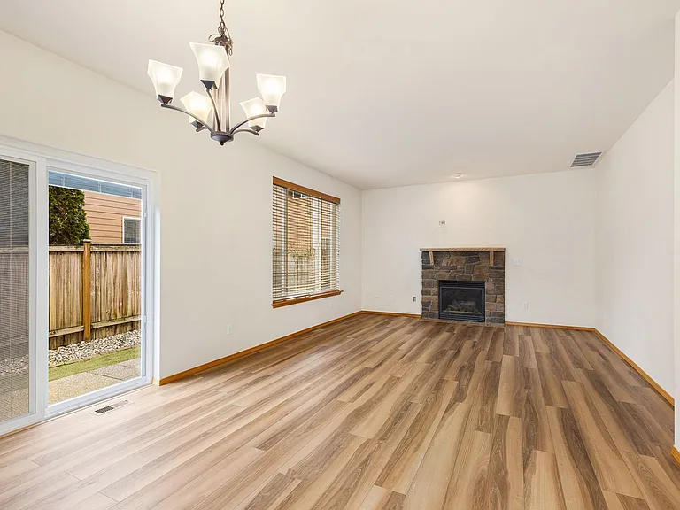 126 195th Pl SW — Photo 8