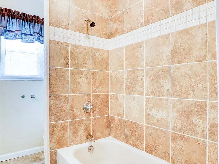 607 Rosewood Dr — Photo 43