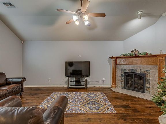 4th image of 1000 Westridge Dr