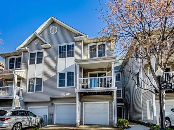 12822 Fair Briar Ln, Fairfax, VA 22033