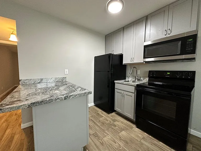 9647 N 10th Ave — Photo 13