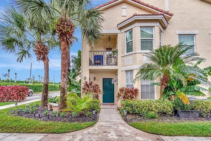 2 bed, 2.0 bath, 1304 sqft, $3,000 — Photo 1