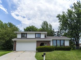 5909 N 110th Cir, Omaha, NE 68164