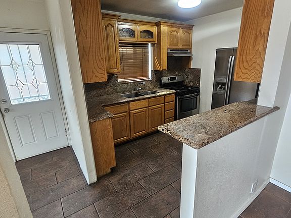 4th image of 1388 W 10th St
