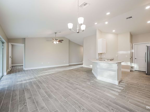 5th image of 919 Rita Ave N