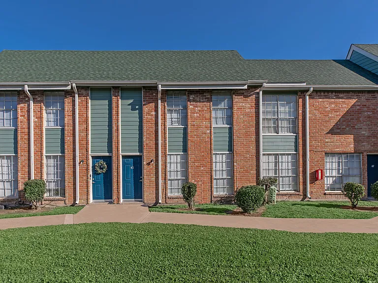 Avalon Village Townhomes — Photo 7