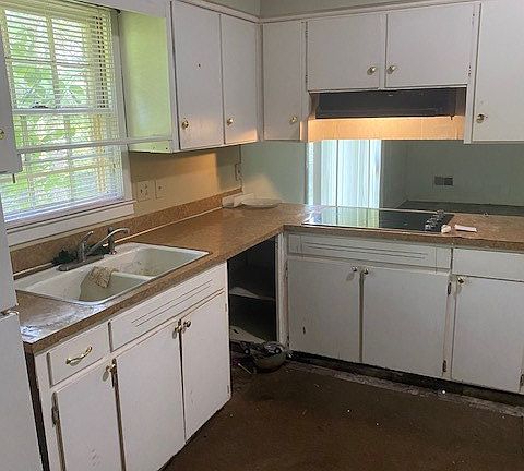 3rd image of 5238 Verdun Ct