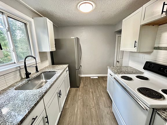 3rd image of 7440 Park Ave