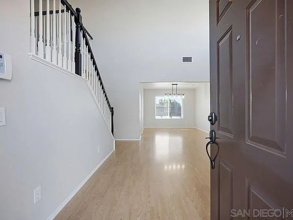 4th image of 27983 Springhaven St