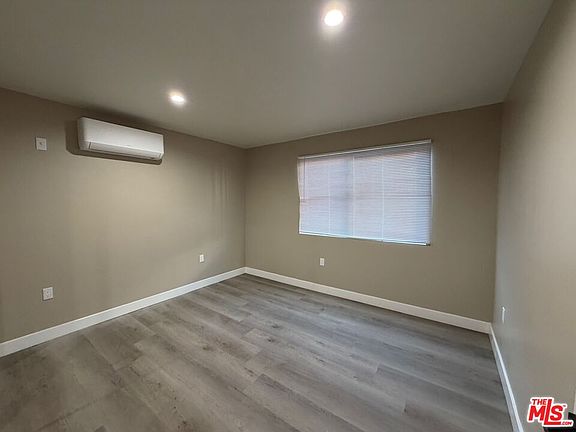 3rd image of 3568 S Budlong Ave #6