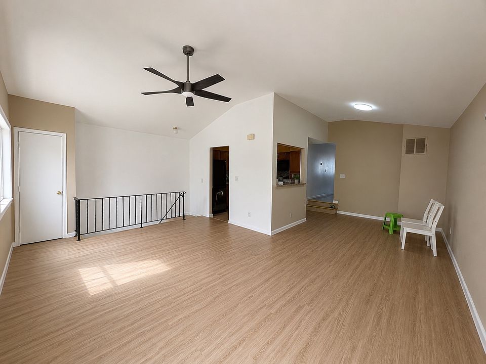 1st image of 379 Brookfield Ave Floor 2