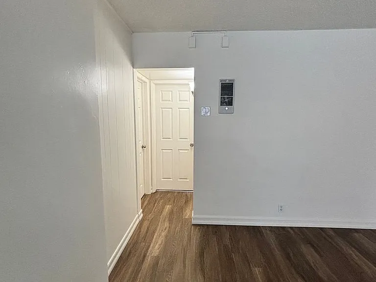 University Terrace Apartments — Photo 10
