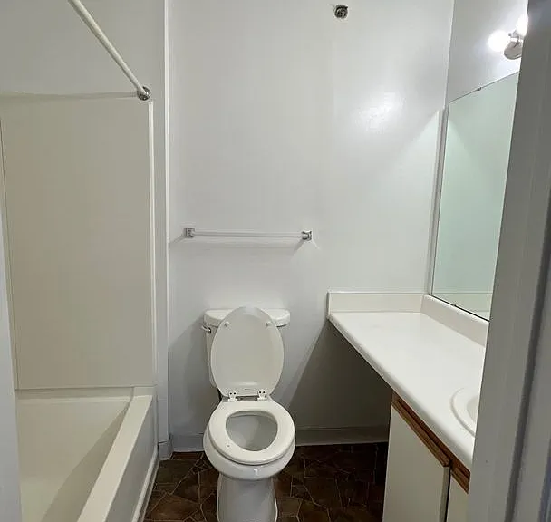 1411 Collegiate Cir #302 — Photo 11