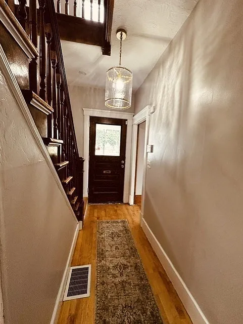 3 bed, 2.0 bath, 1390 sqft, $2,900 — Photo 3