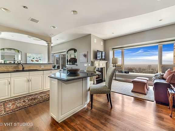 4th image of 800 N Michigan Ave APT 4202