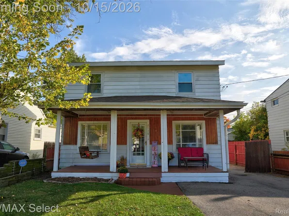 2138 E Schumacher St, Burton, MI 48529