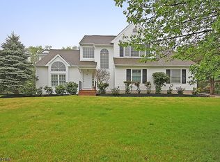 9 Sturwood Dr, Hillsborough, NJ 08844