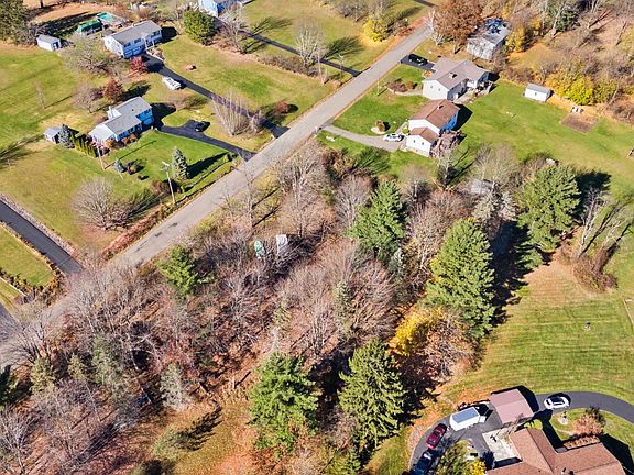 2nd image of 521 Skyline Dr