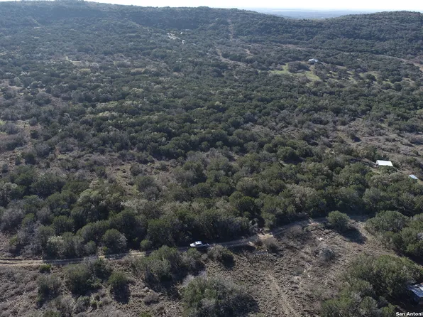 1048 Private Road 3340, Sabinal, TX 78881
