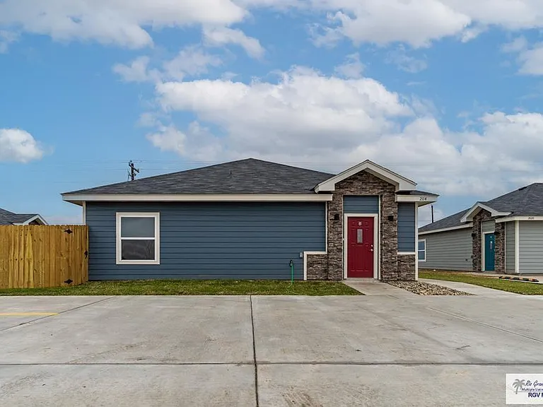 2114 E Valley Cir #B — Photo 2