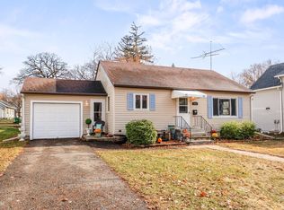 573 Grove St SW, Hutchinson, MN 55350