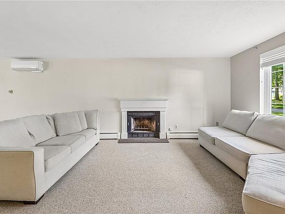 5th image of 8 Cinnamon Ln