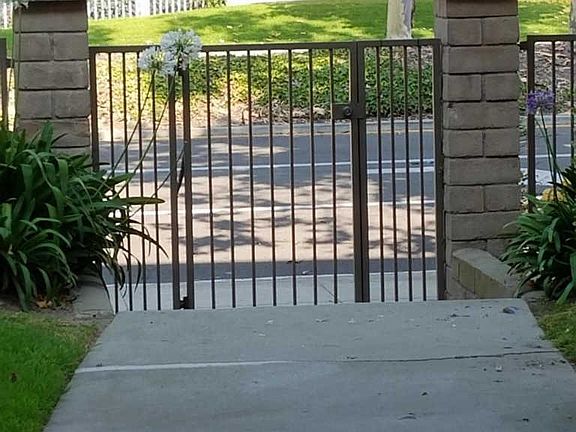 5th image of 377 E Surfside Dr