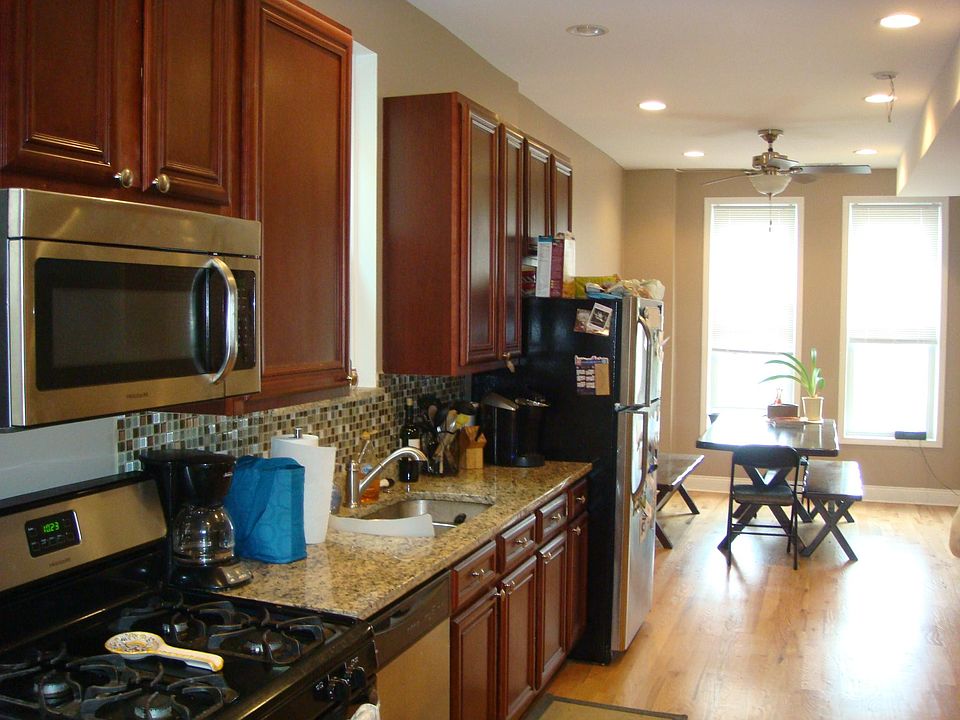 1st image of 1335 N Ashland Ave APT 3