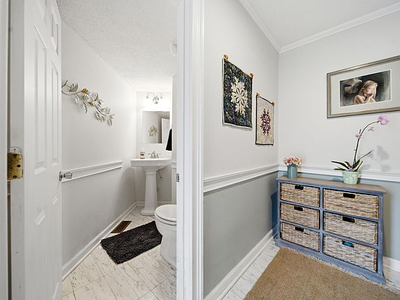 5th image of 8 Cassia Ct