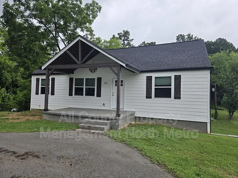 545 Lakeview Dr #A — Photo 2