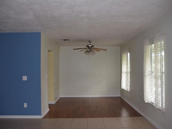 5th image of 926 Saxon Blvd #11