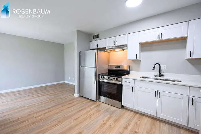 1925 W Village Dr #2 — Photo 2