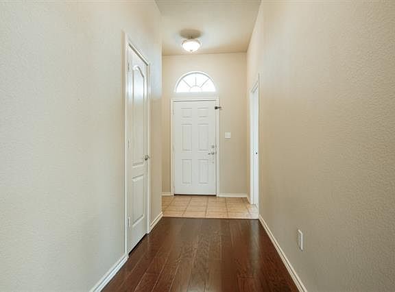4th image of 2112 Oakridge Dr
