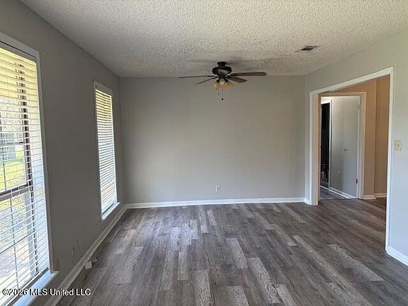 4th image of 386 Tom Berry Rd