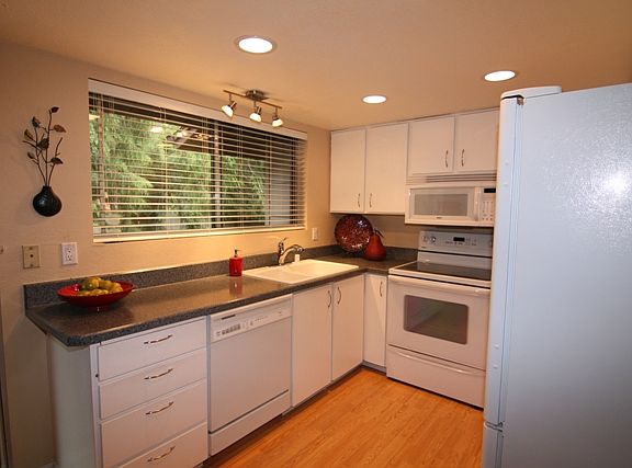 3rd image of 714 218th Ave NE