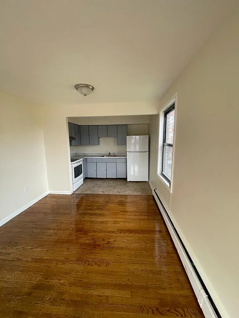 2 bed, $1,800 — Photo 1