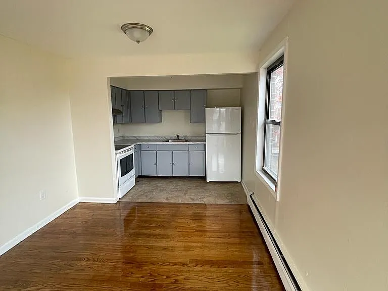 749 Arctic St #6 — Photo 1