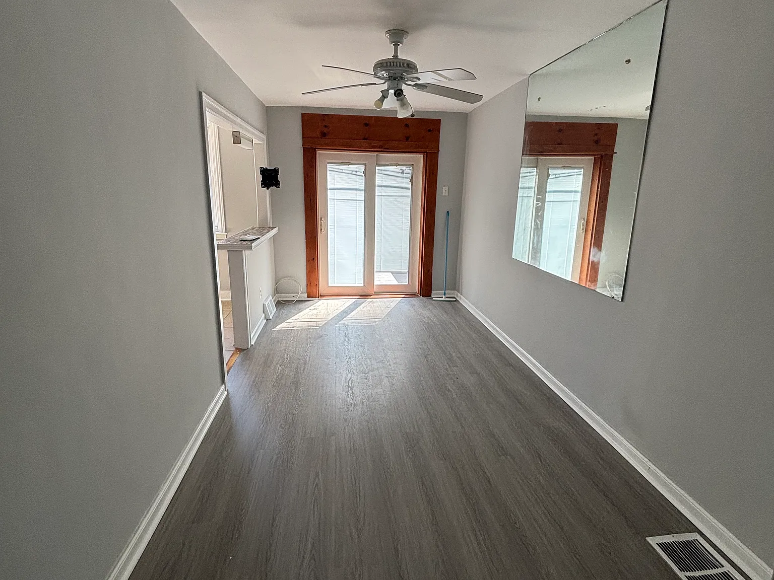 3 bed, 1.5 bath, 1208 sqft, $1,800 — Photo 4