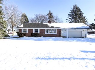 3525 Loralin Dr, Waterloo, IA 50701