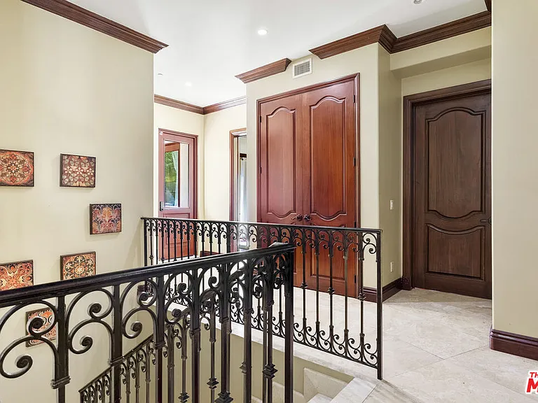 4141 Cambridge Rd — Photo 18