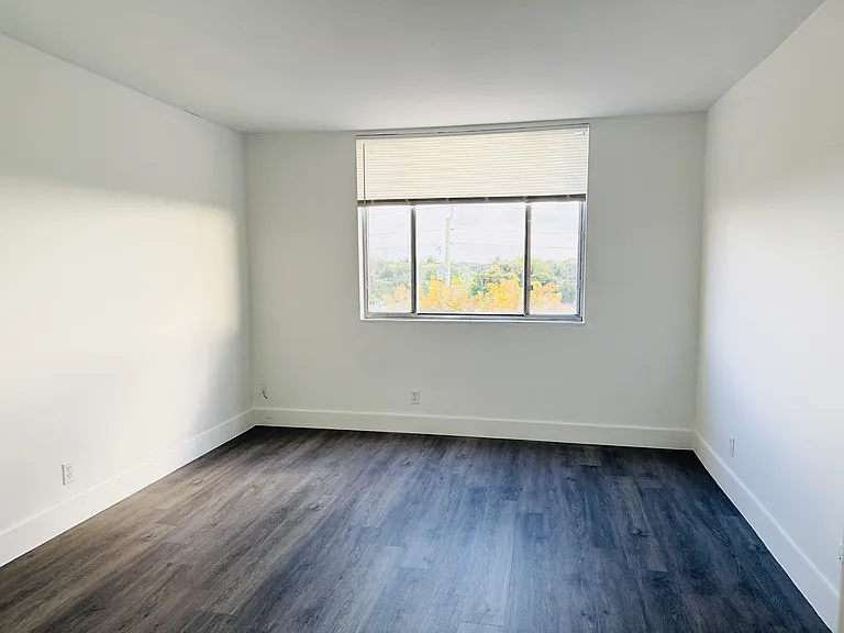 Somerset Grove Apartments — Photo 18