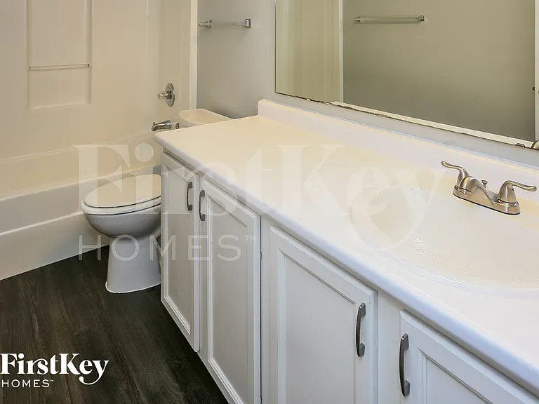 461 E Clear Lake Ln — Photo 12