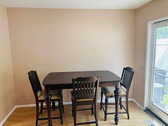 4th image of 2906 Marshall St