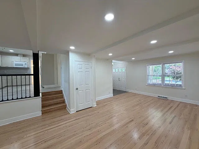 5 bed, 2.5 bath, 2592 sqft, $2,495 — Photo 4