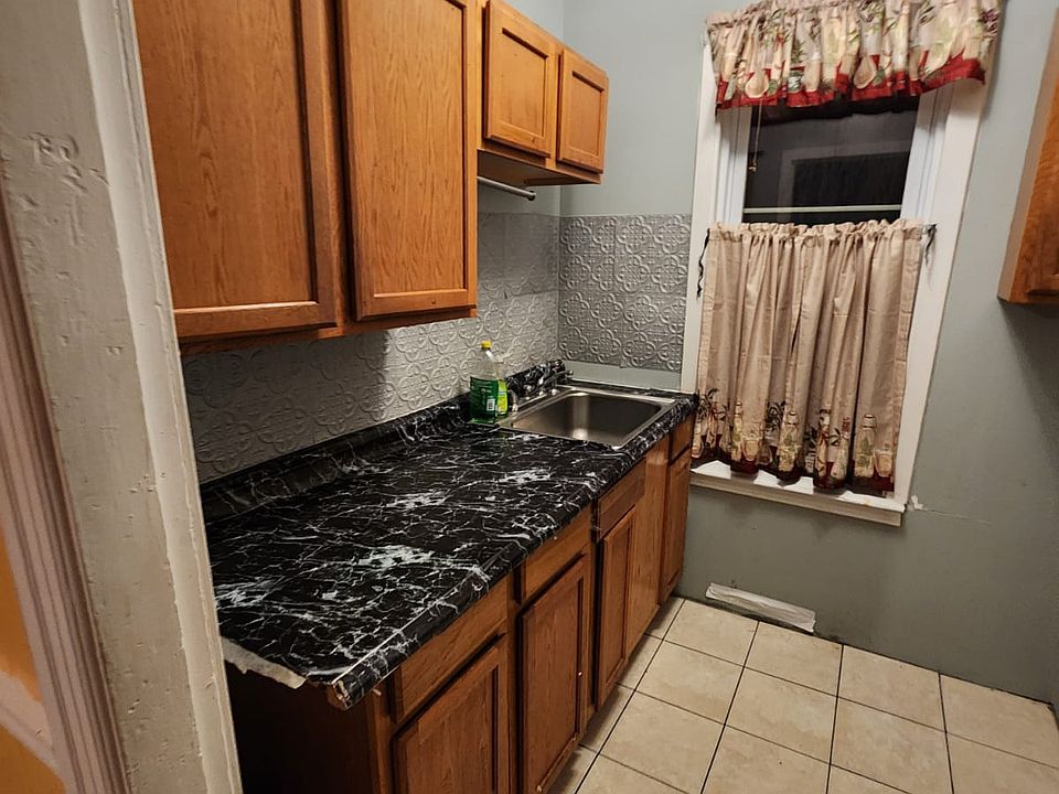 1st image of 94 Whitehall St Floor 3