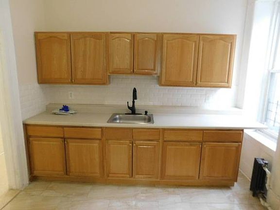 3rd image of 935 College Ave APT 1S