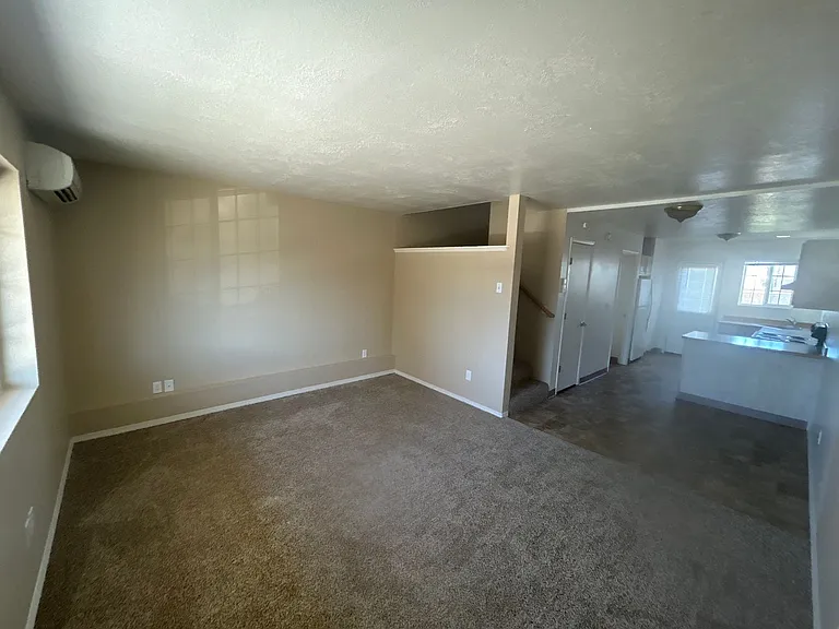 123 W Antler Ave — Photo 2