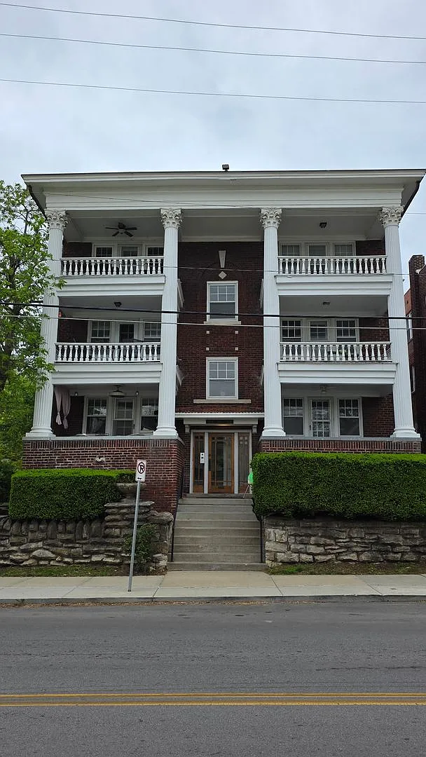 Building Photo - 319 E 43rd St #1