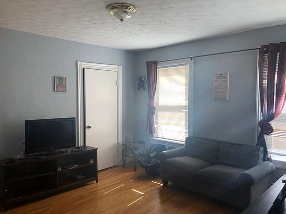 3rd image of 12 Sanford Ave Floor 1